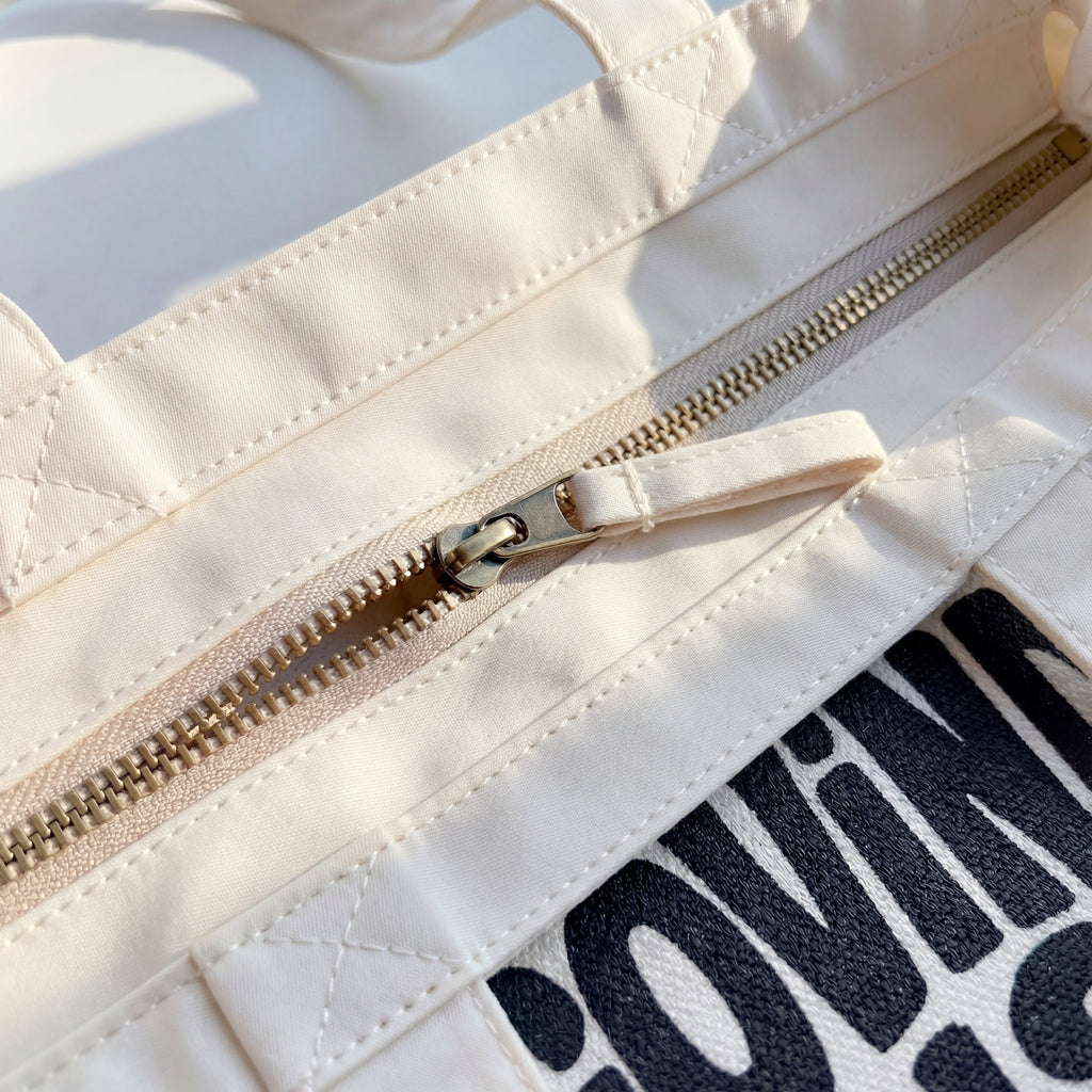 Govinda. Tote. Zipper Large